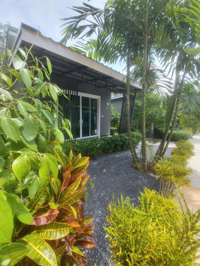 The Herbal Khao Lak Exterior foto