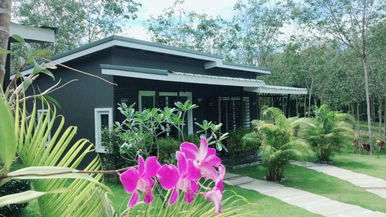 The Herbal Khao Lak Exterior foto